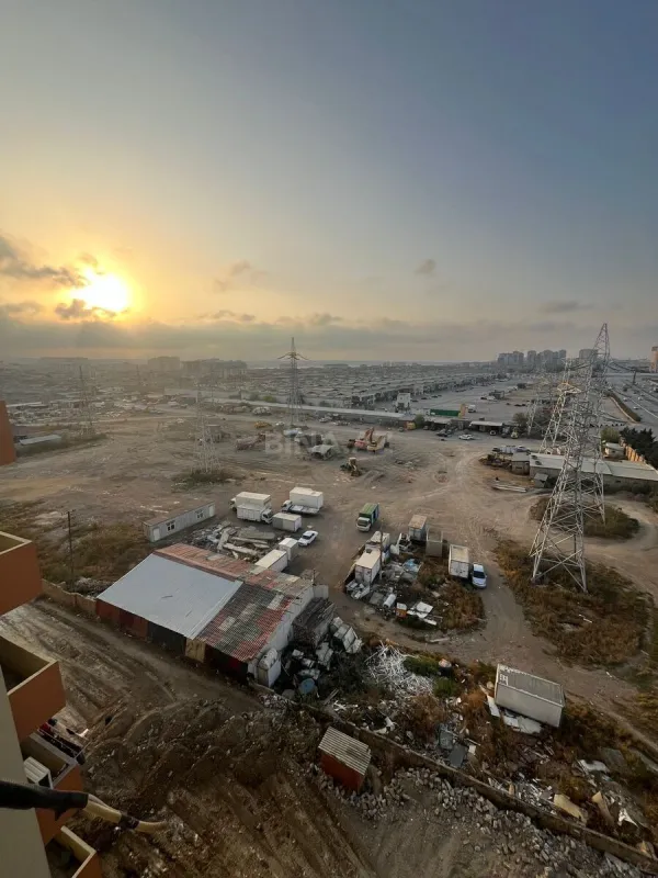 Satılır 3 otaqlı mənzil 125 m²