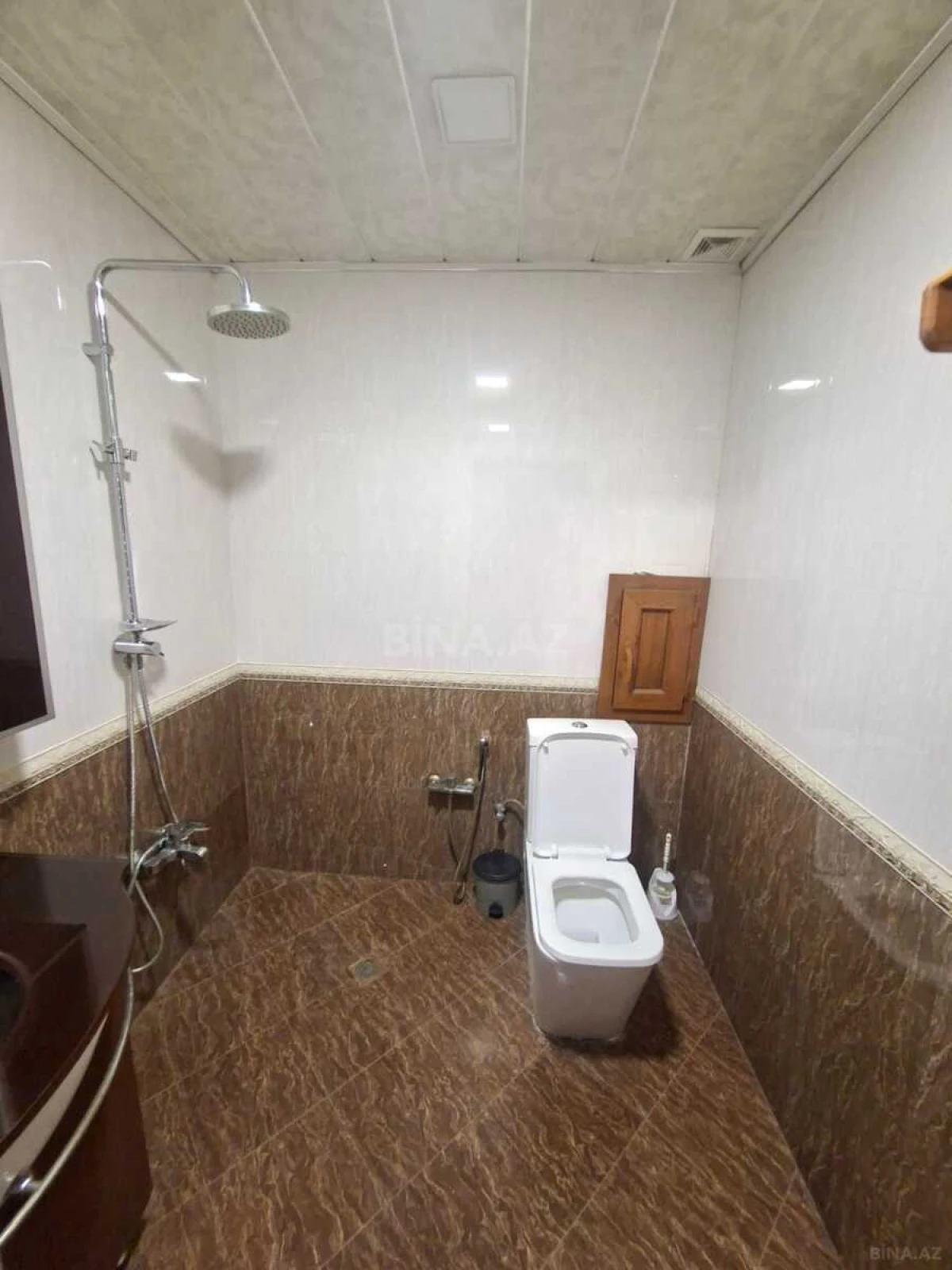 Satılır 3 otaqlı mənzil 135 m²