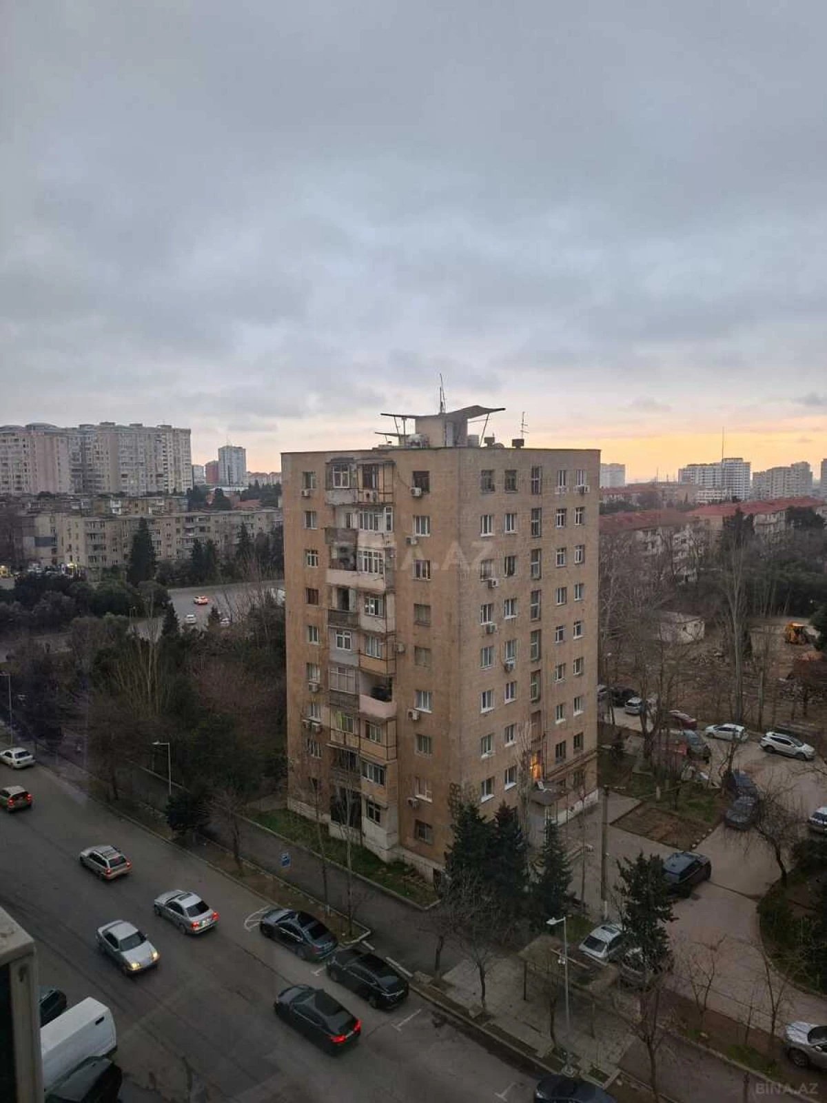 Satılır 3 otaqlı mənzil 135 m²
