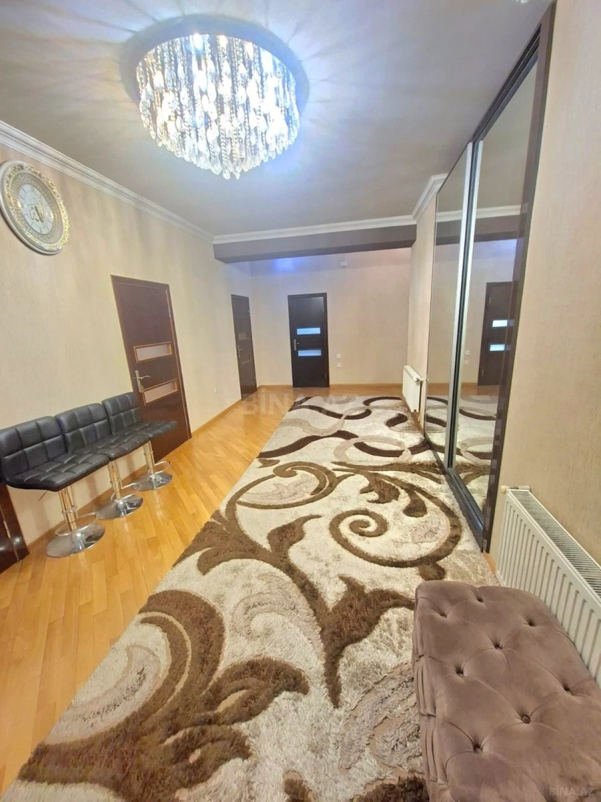 Satılır 3 otaqlı mənzil 135 m²