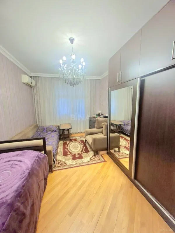 Satılır 3 otaqlı mənzil 135 m²