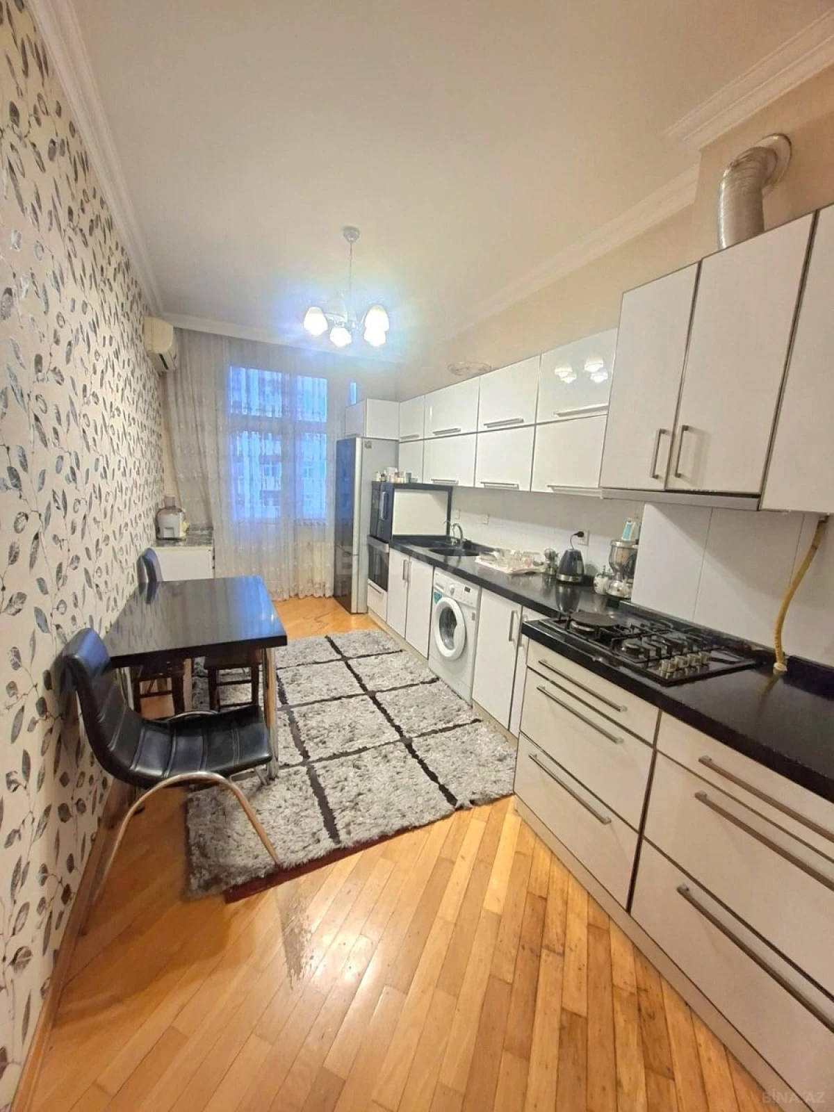 Satılır 3 otaqlı mənzil 135 m²