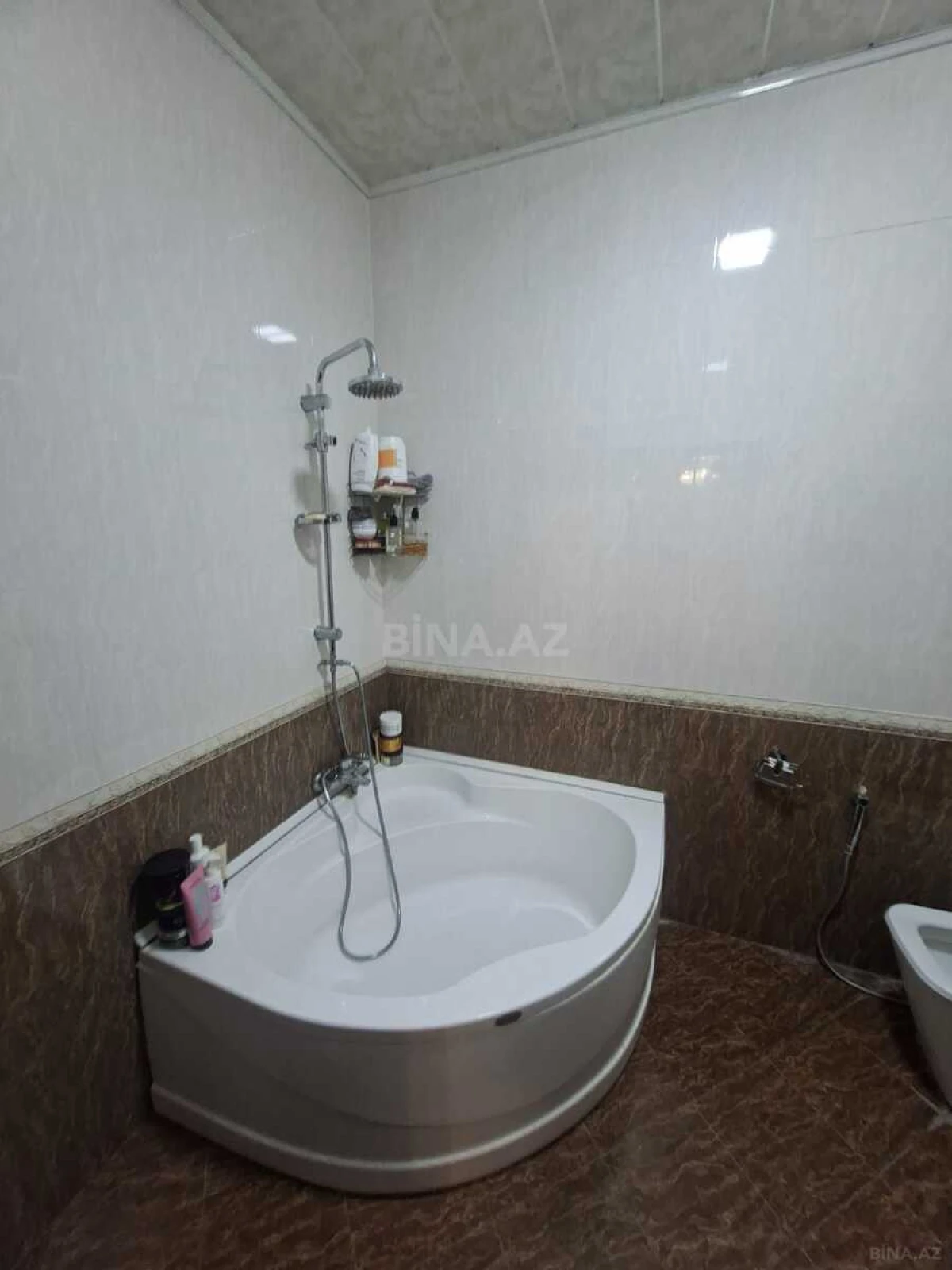 Satılır 3 otaqlı mənzil 135 m²