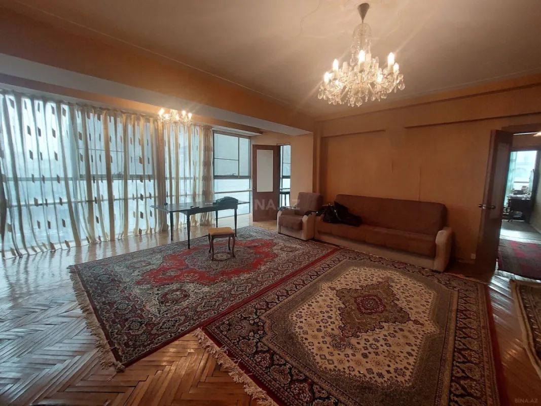 Satılır 3 otaqlı mənzil 110 m²