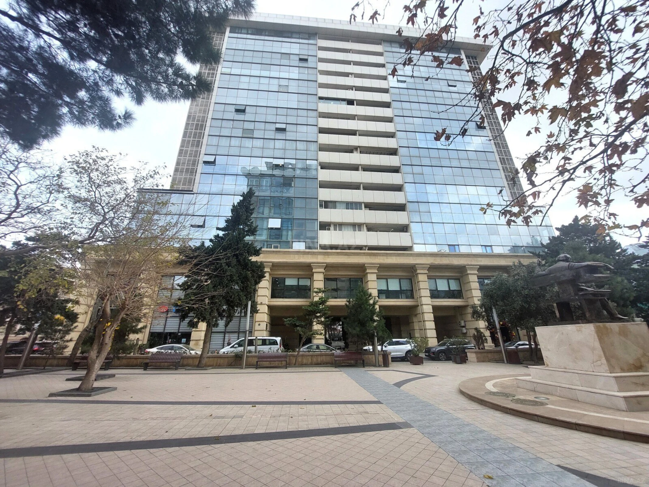 Satılır 3 otaqlı mənzil 110 m²