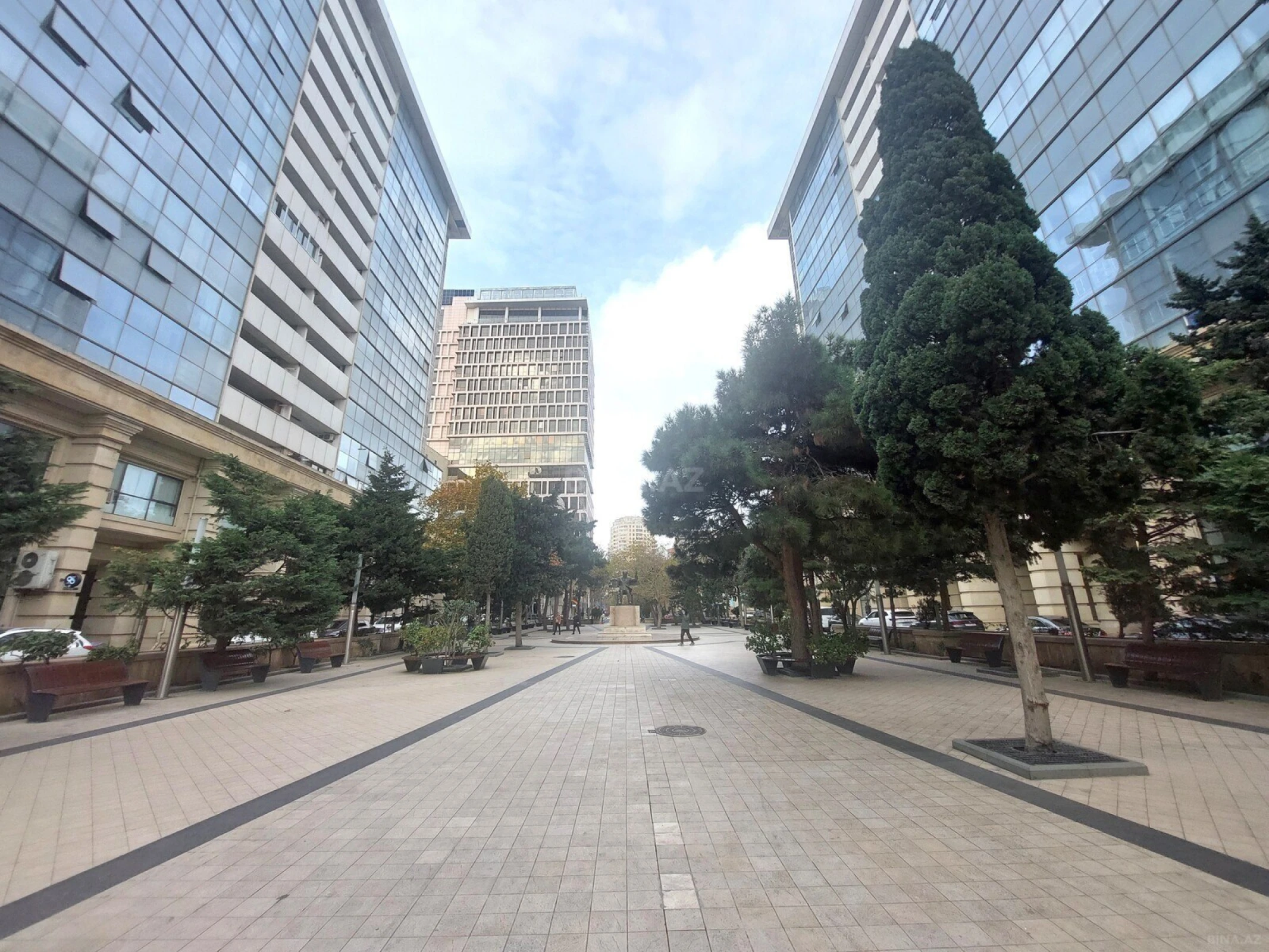 Satılır 3 otaqlı mənzil 110 m²