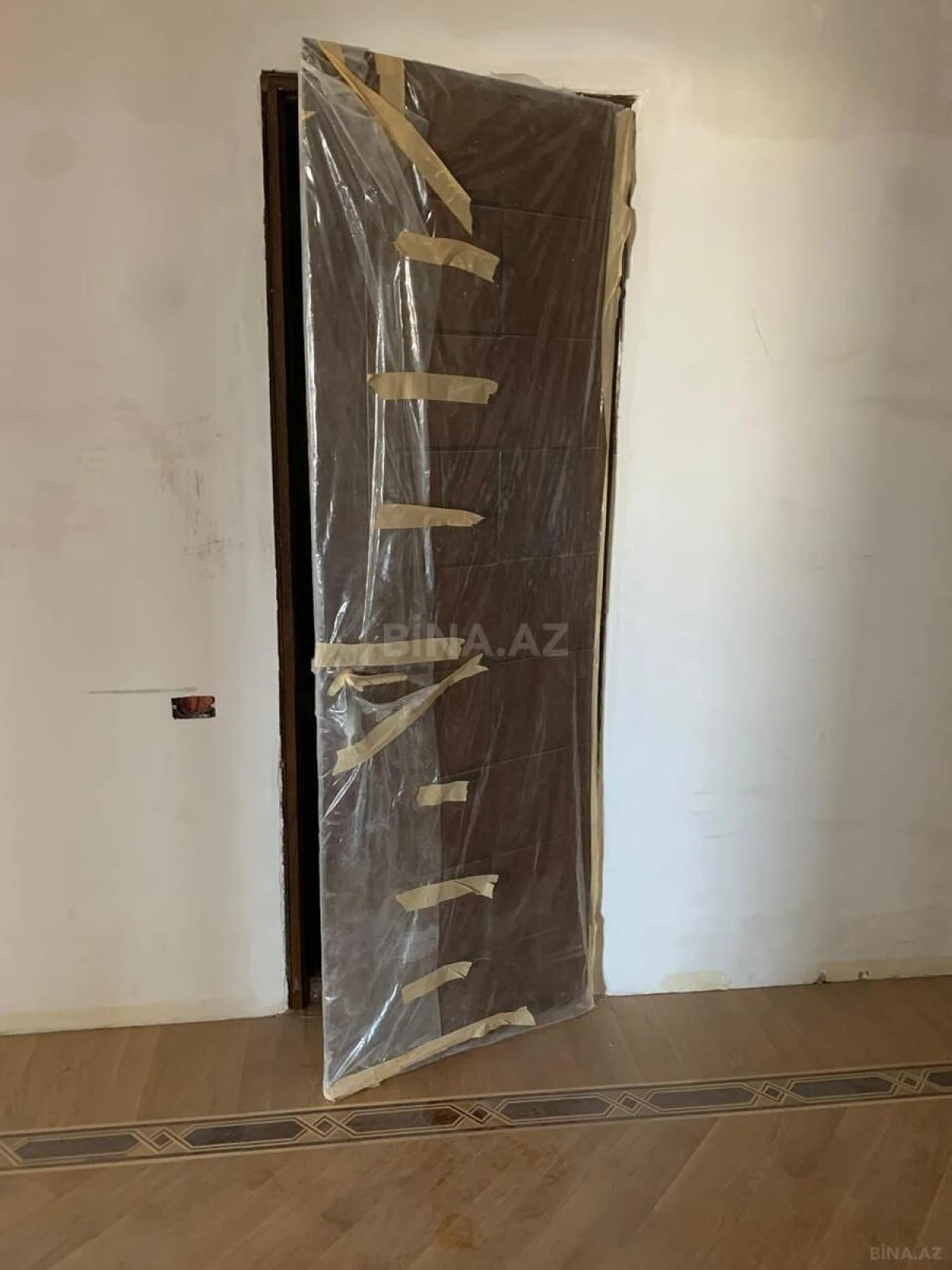 Satılır 4 otaqlı mənzil 237 m²