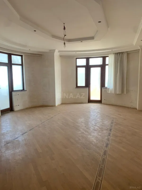 Satılır 4 otaqlı mənzil 237 m²