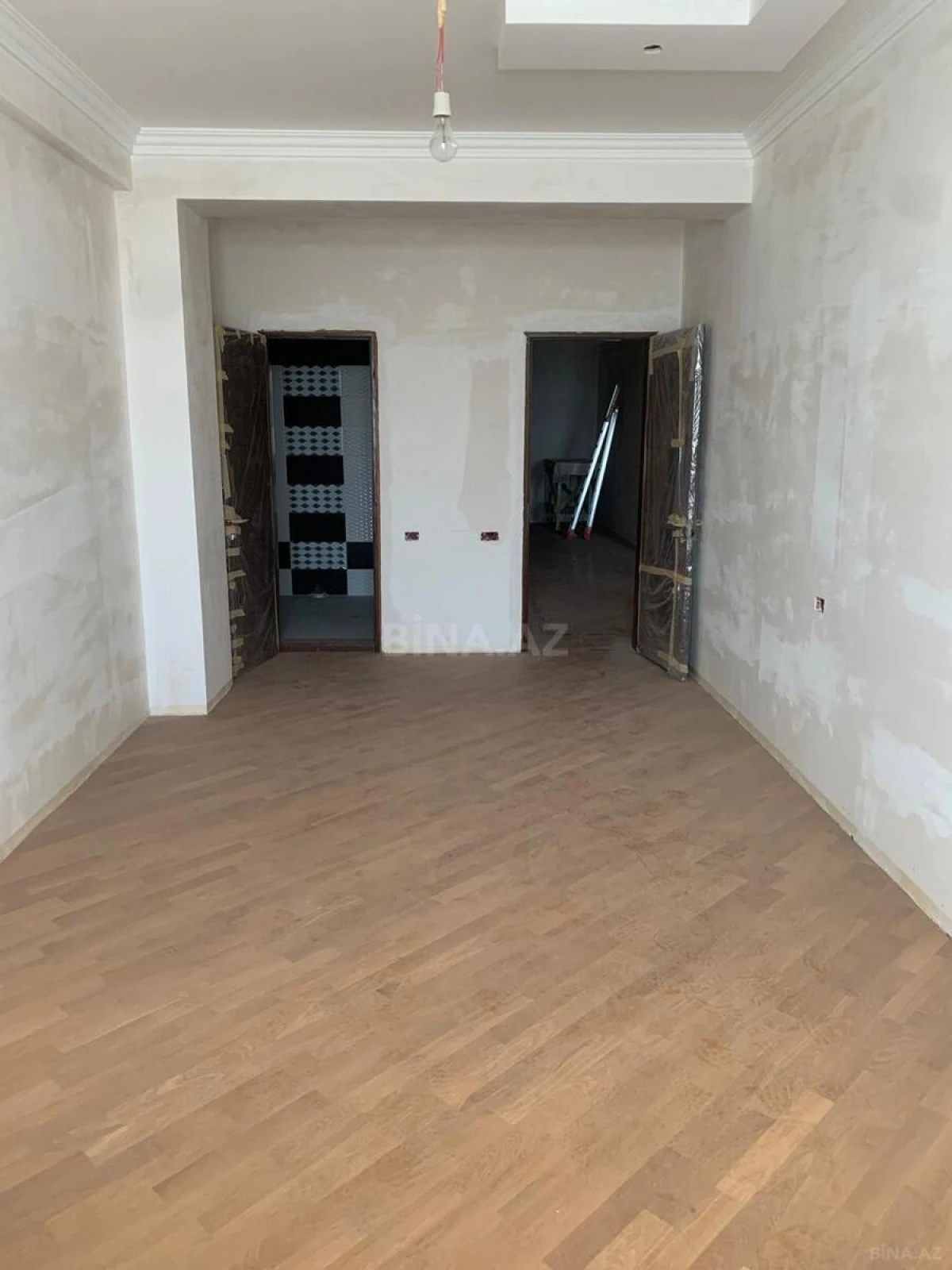 Satılır 4 otaqlı mənzil 237 m²