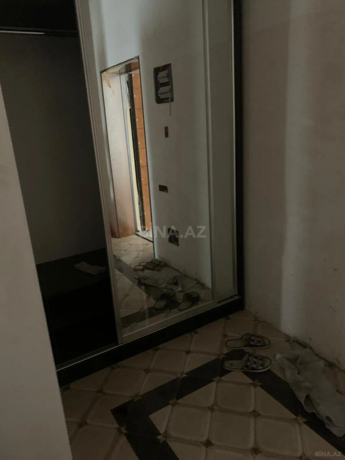 Satılır 4 otaqlı mənzil 237 m²