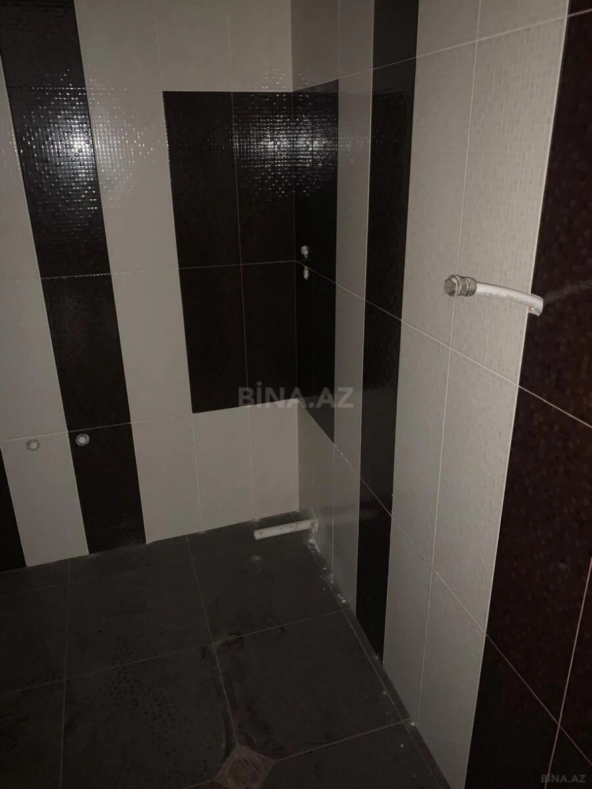 Satılır 4 otaqlı mənzil 237 m²