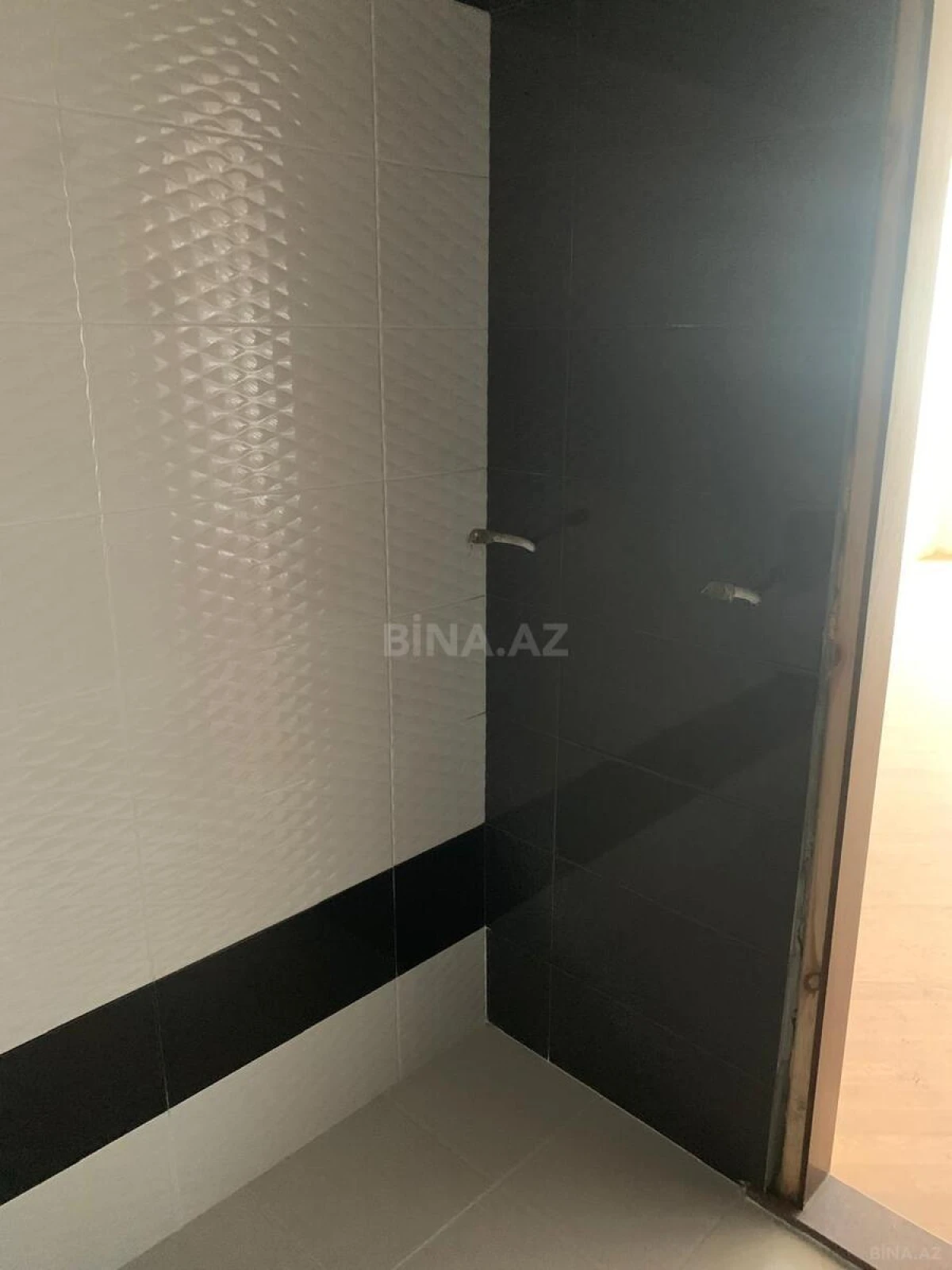 Satılır 4 otaqlı mənzil 237 m²