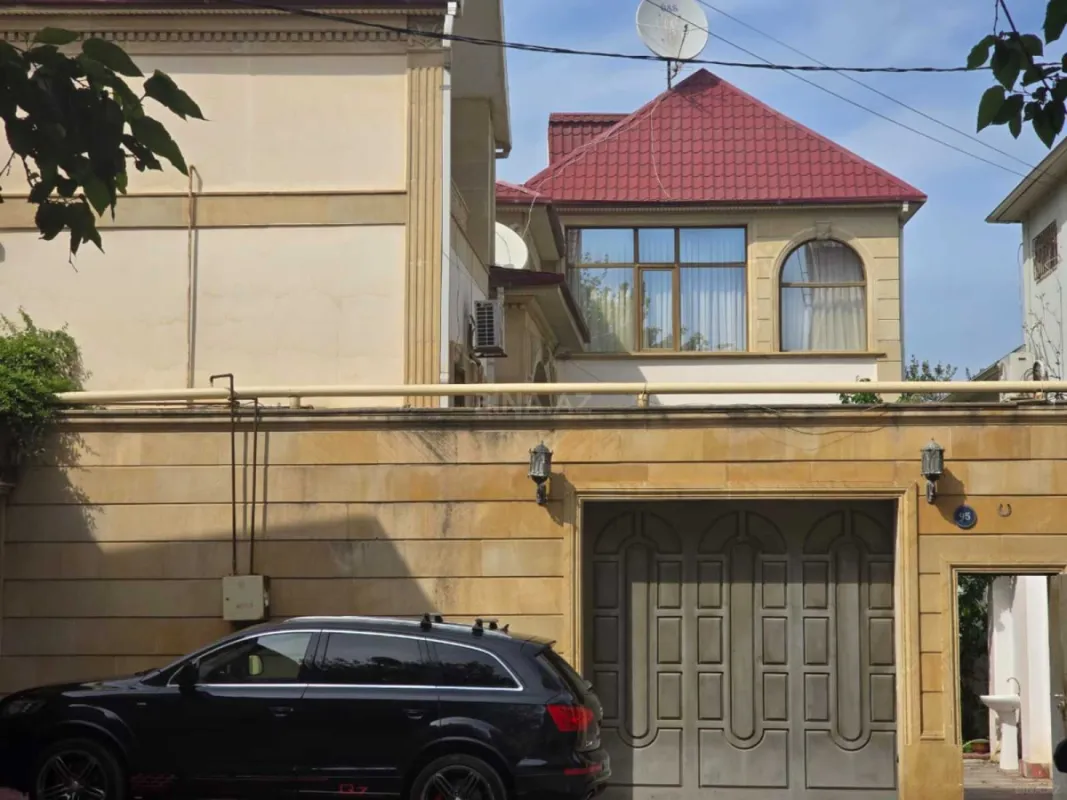 Satılır 9 otaqlı həyət evi 1000 m²
