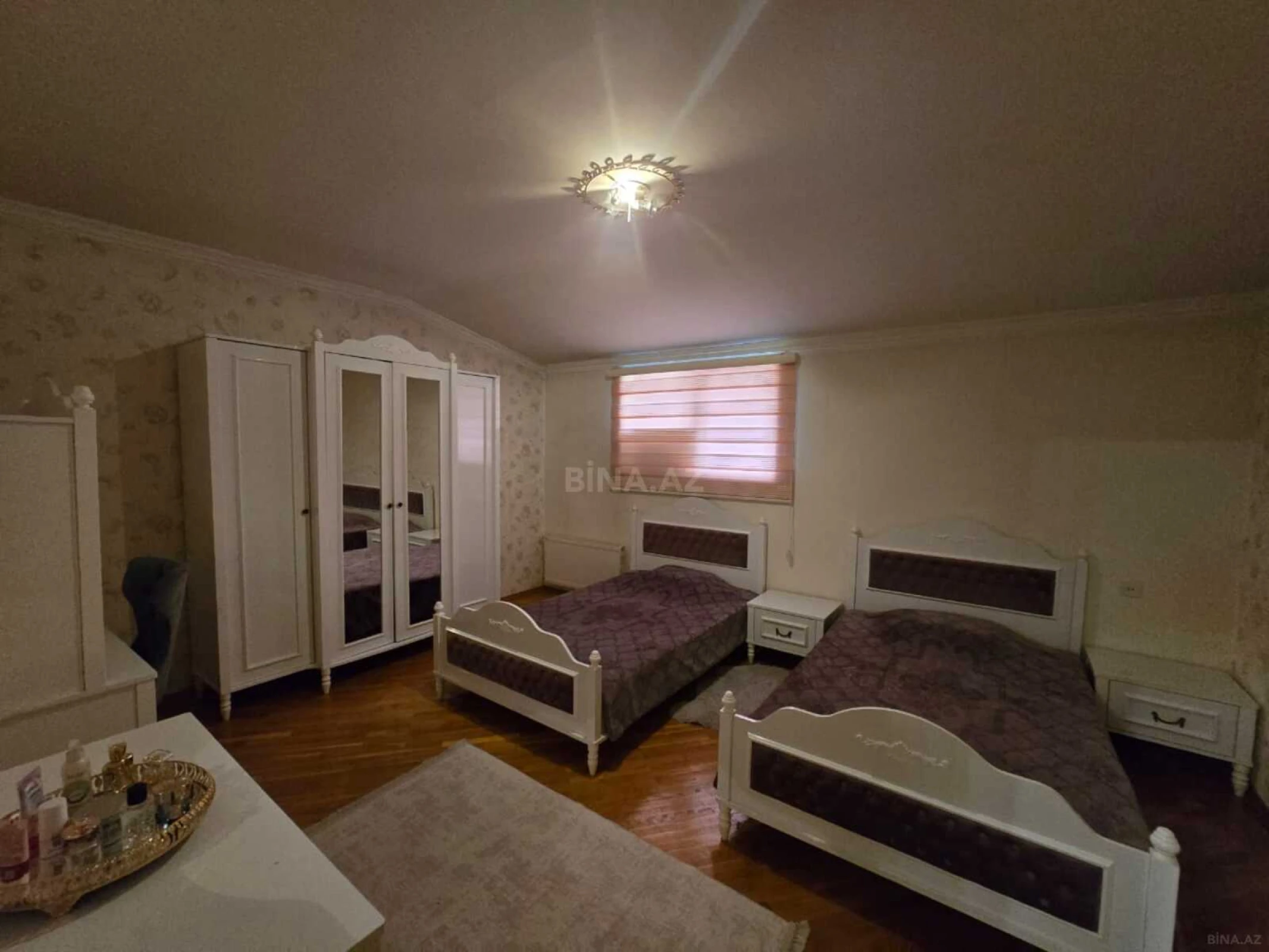 Satılır 9 otaqlı həyət evi 1000 m²