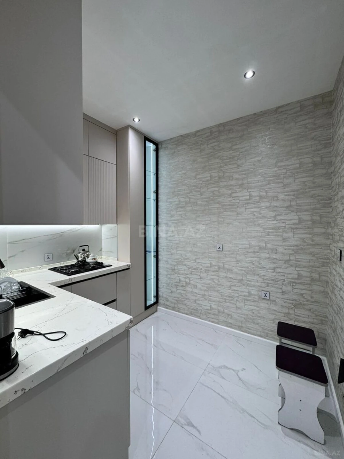 Satılır 2 otaqlı mənzil 67 m²