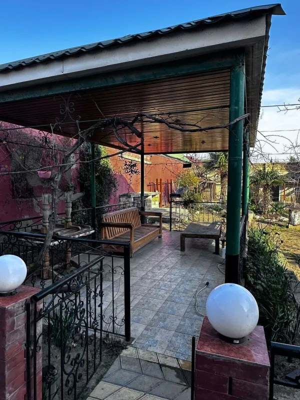 Satılır 8 otaqlı həyət evi 345 m²