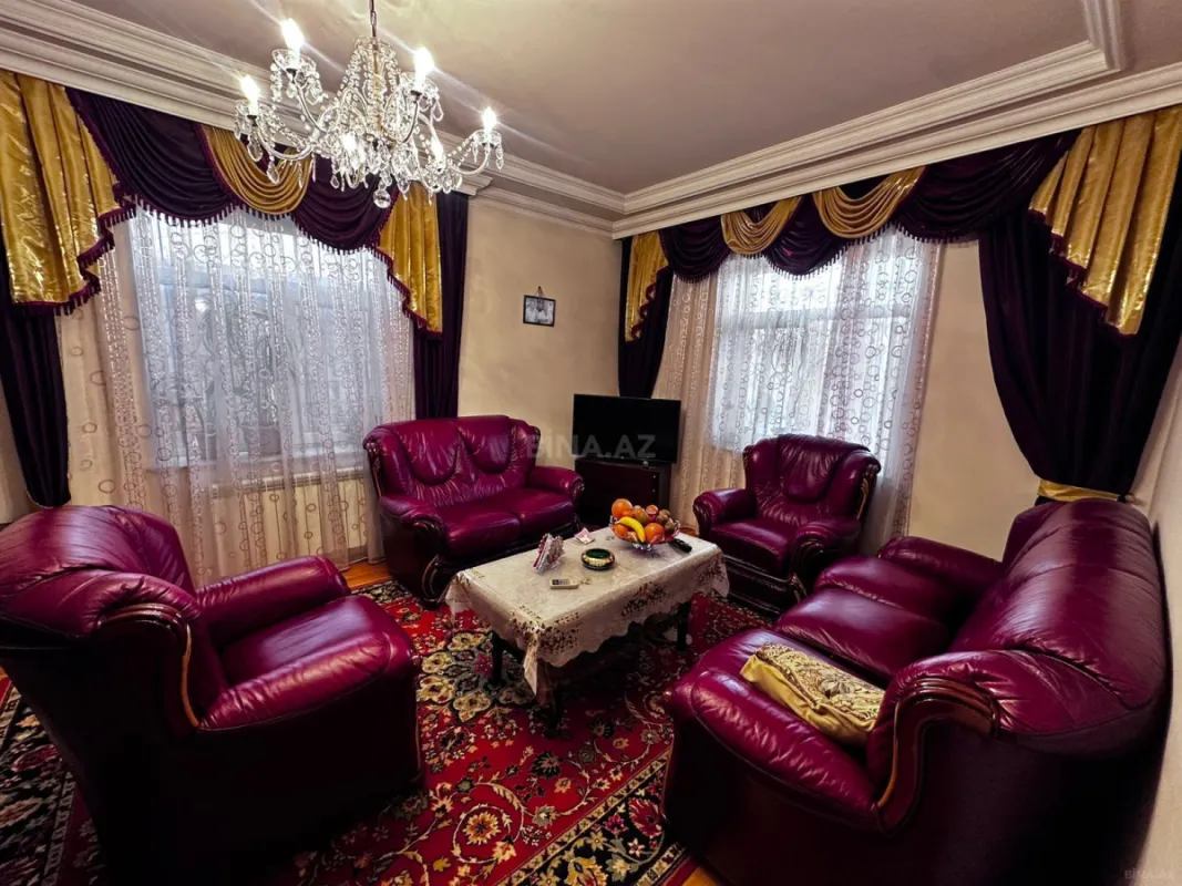 Satılır 8 otaqlı həyət evi 345 m²