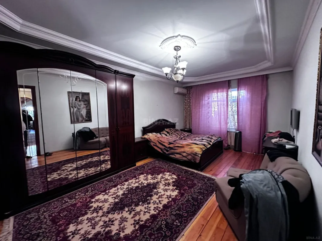 Satılır 8 otaqlı həyət evi 345 m²