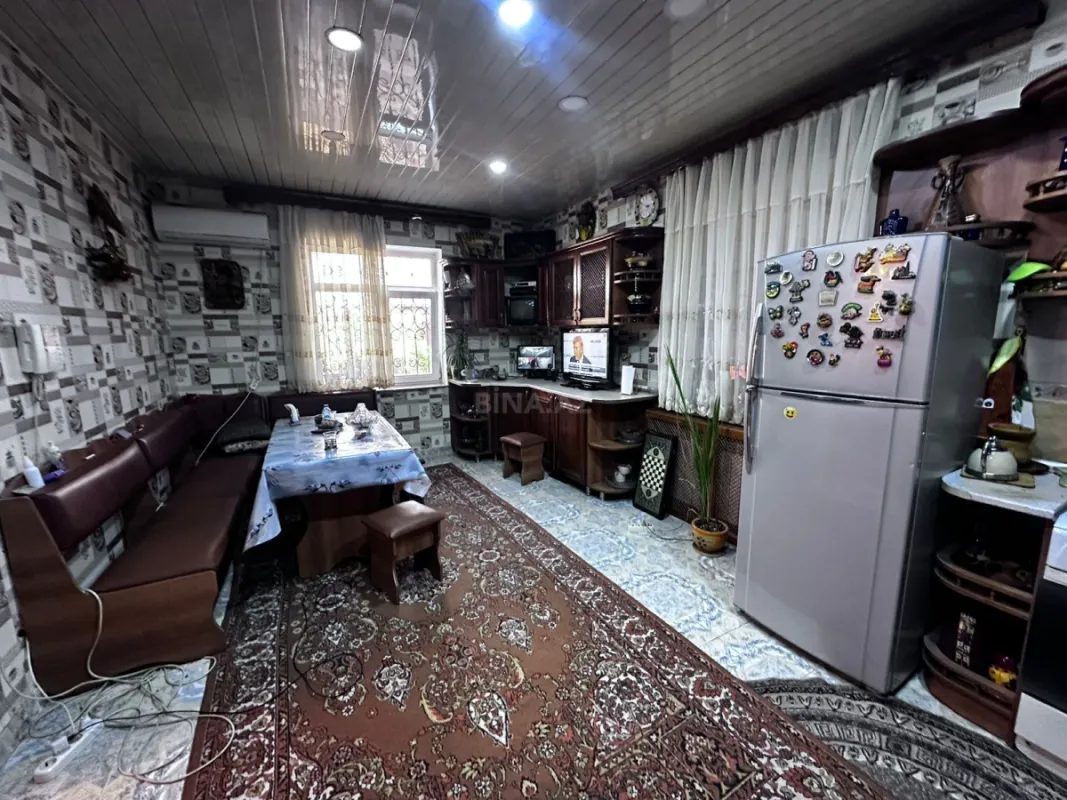 Satılır 8 otaqlı həyət evi 345 m²