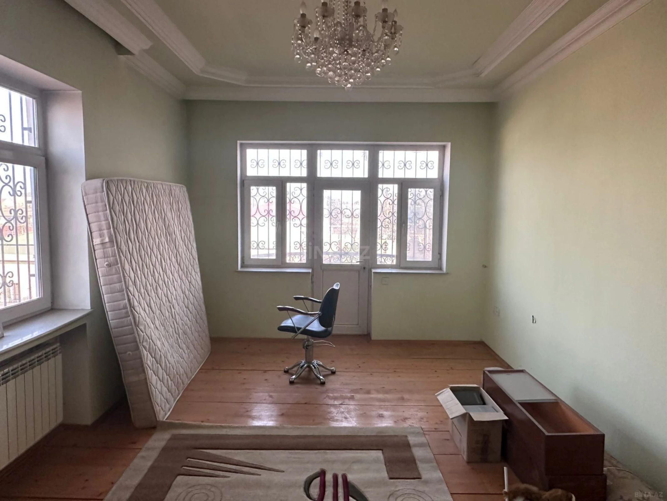 Satılır 8 otaqlı həyət evi 345 m²