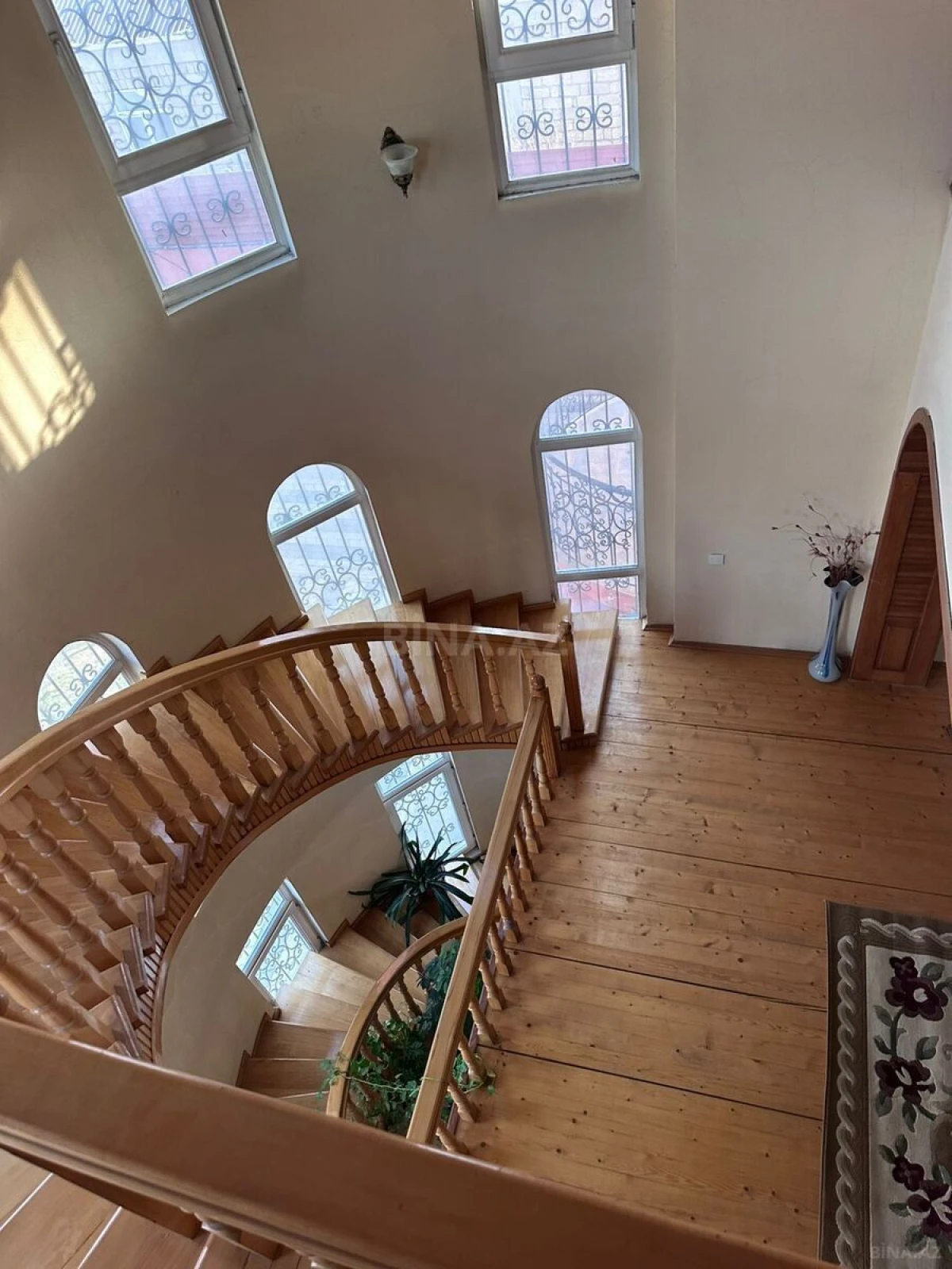 Satılır 8 otaqlı həyət evi 345 m²