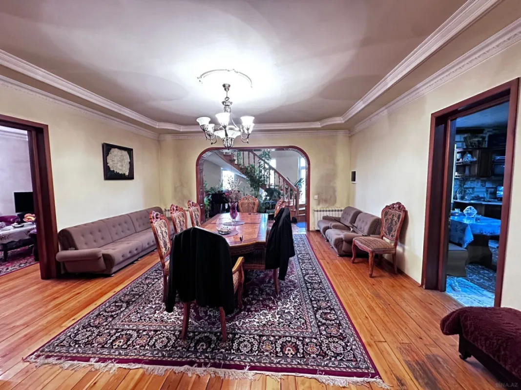 Satılır 8 otaqlı həyət evi 345 m²