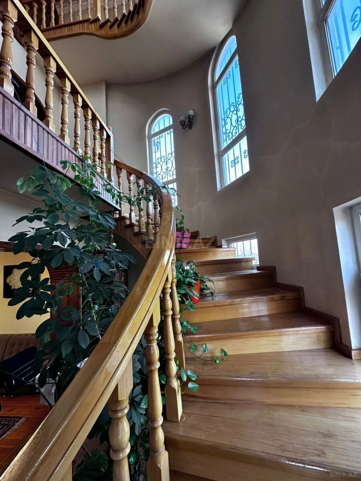 Satılır 8 otaqlı həyət evi 345 m²