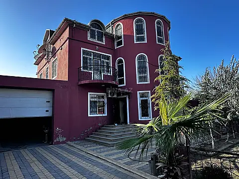 Satılır 8 otaqlı həyət evi 345 m²