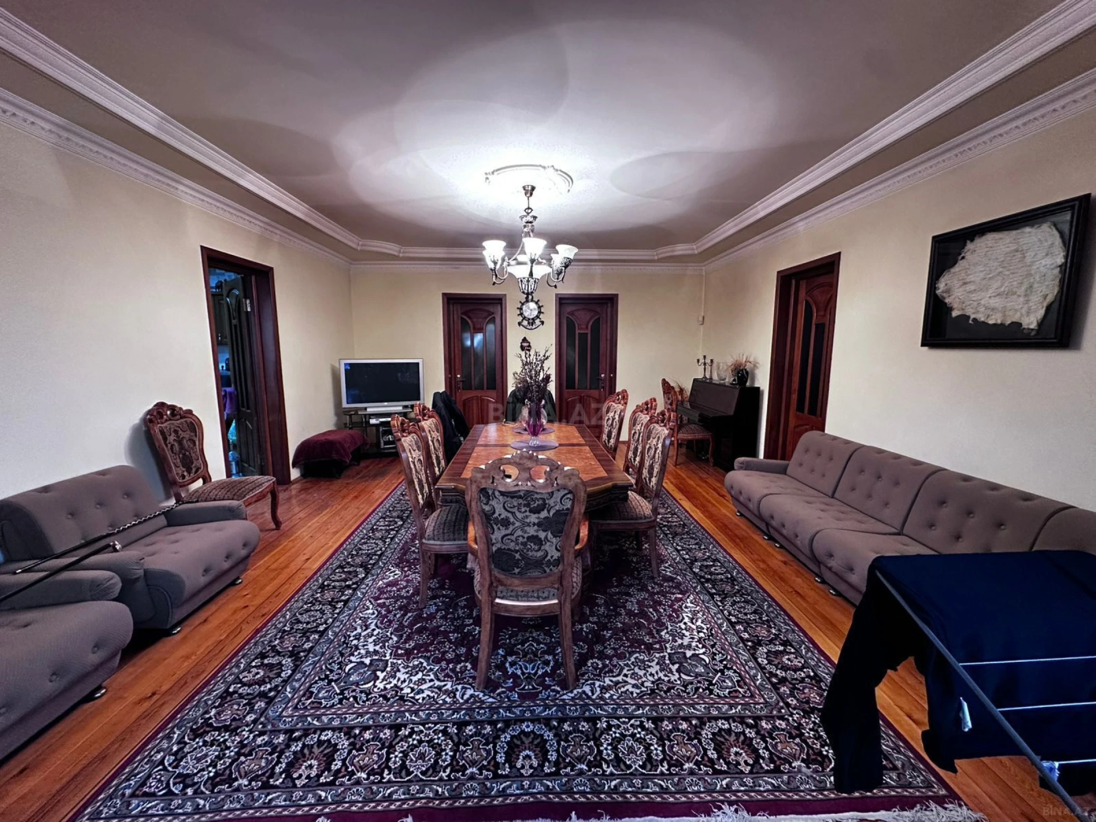 Satılır 8 otaqlı həyət evi 345 m²