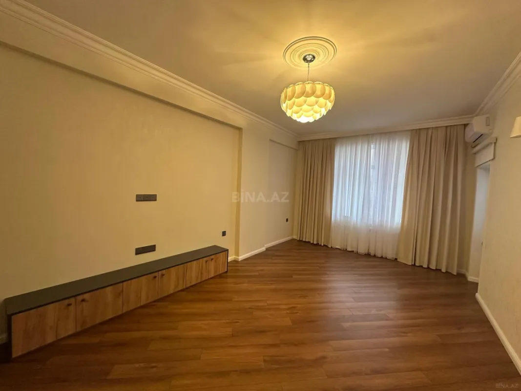 Satılır 3 otaqlı mənzil 110 m²