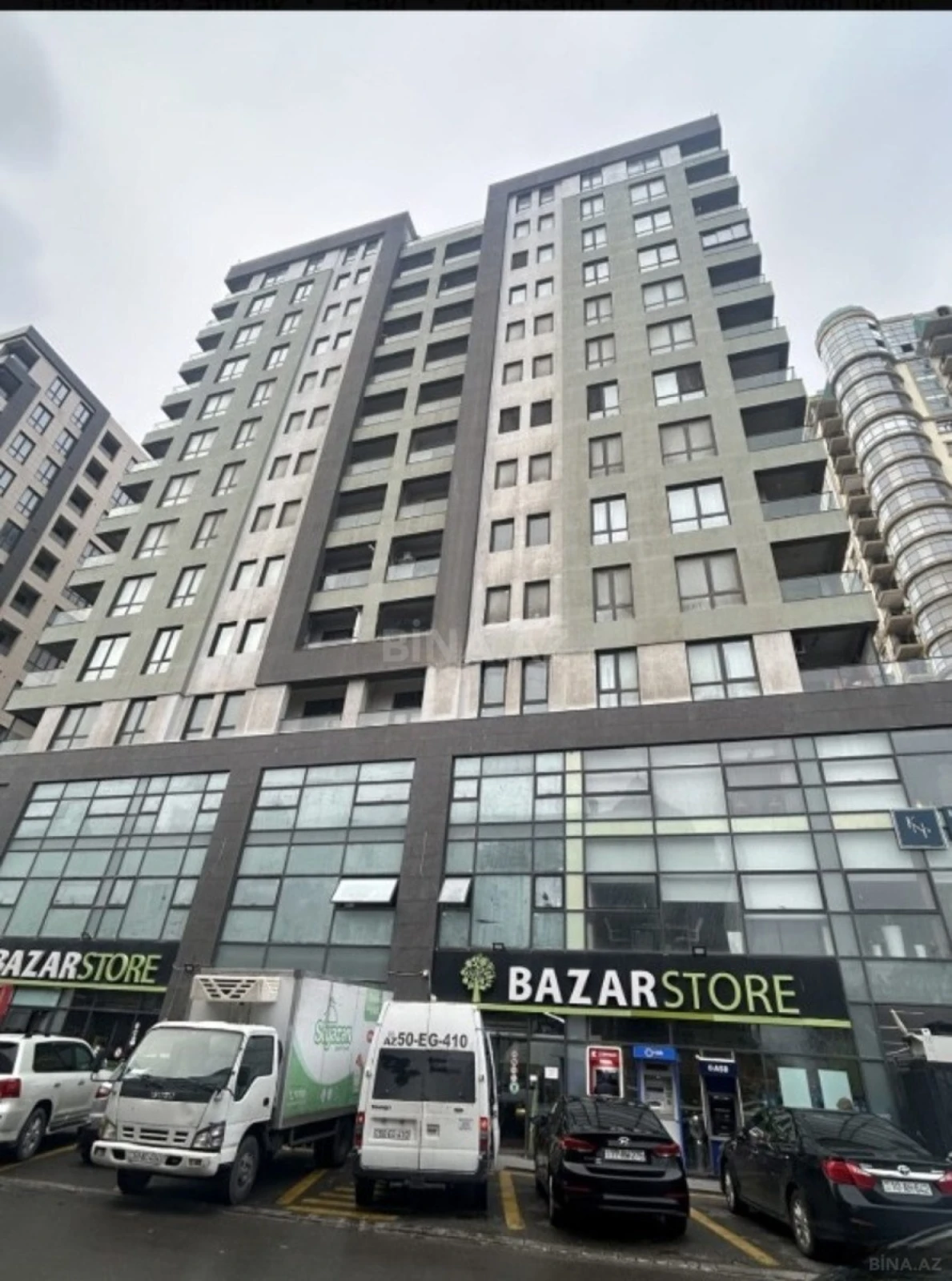 Satılır 4 otaqlı mənzil 170 m²
