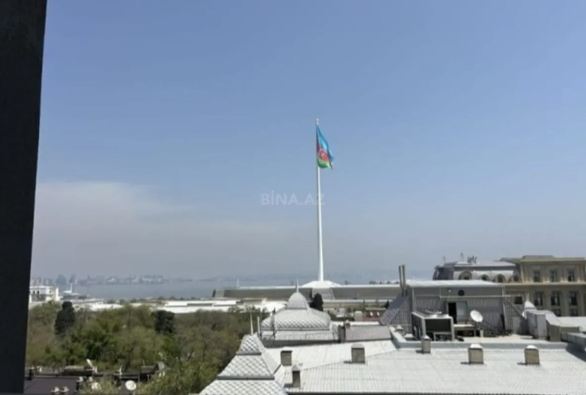 Satılır 4 otaqlı mənzil 170 m²