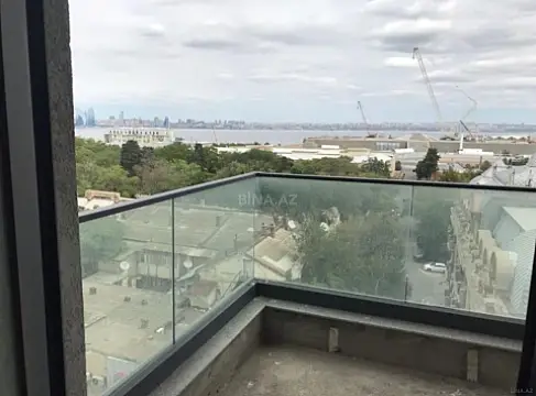 Satılır 4 otaqlı mənzil 170 m²