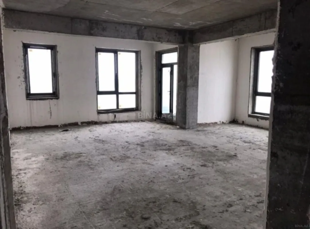 Satılır 4 otaqlı mənzil 170 m²
