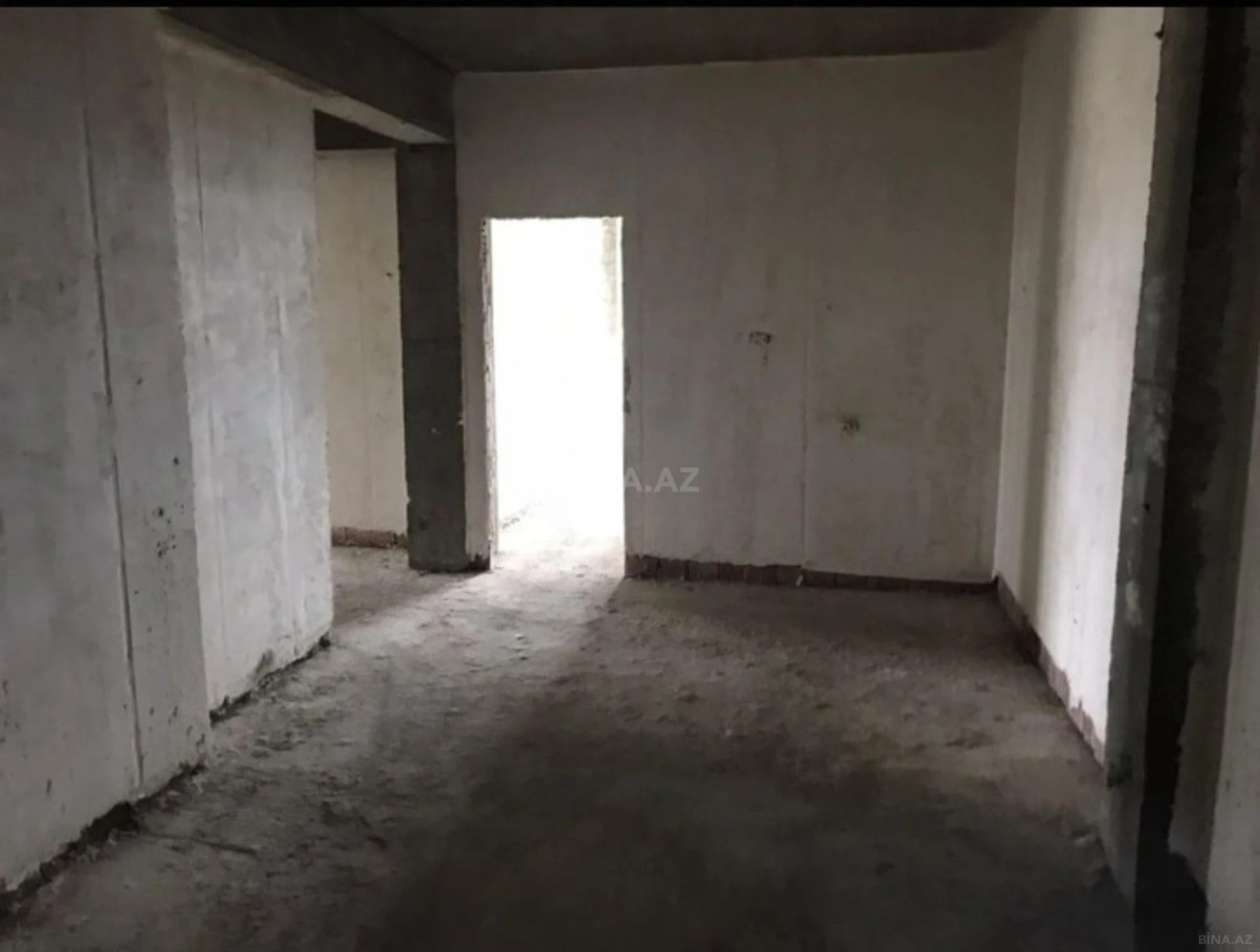 Satılır 4 otaqlı mənzil 170 m²