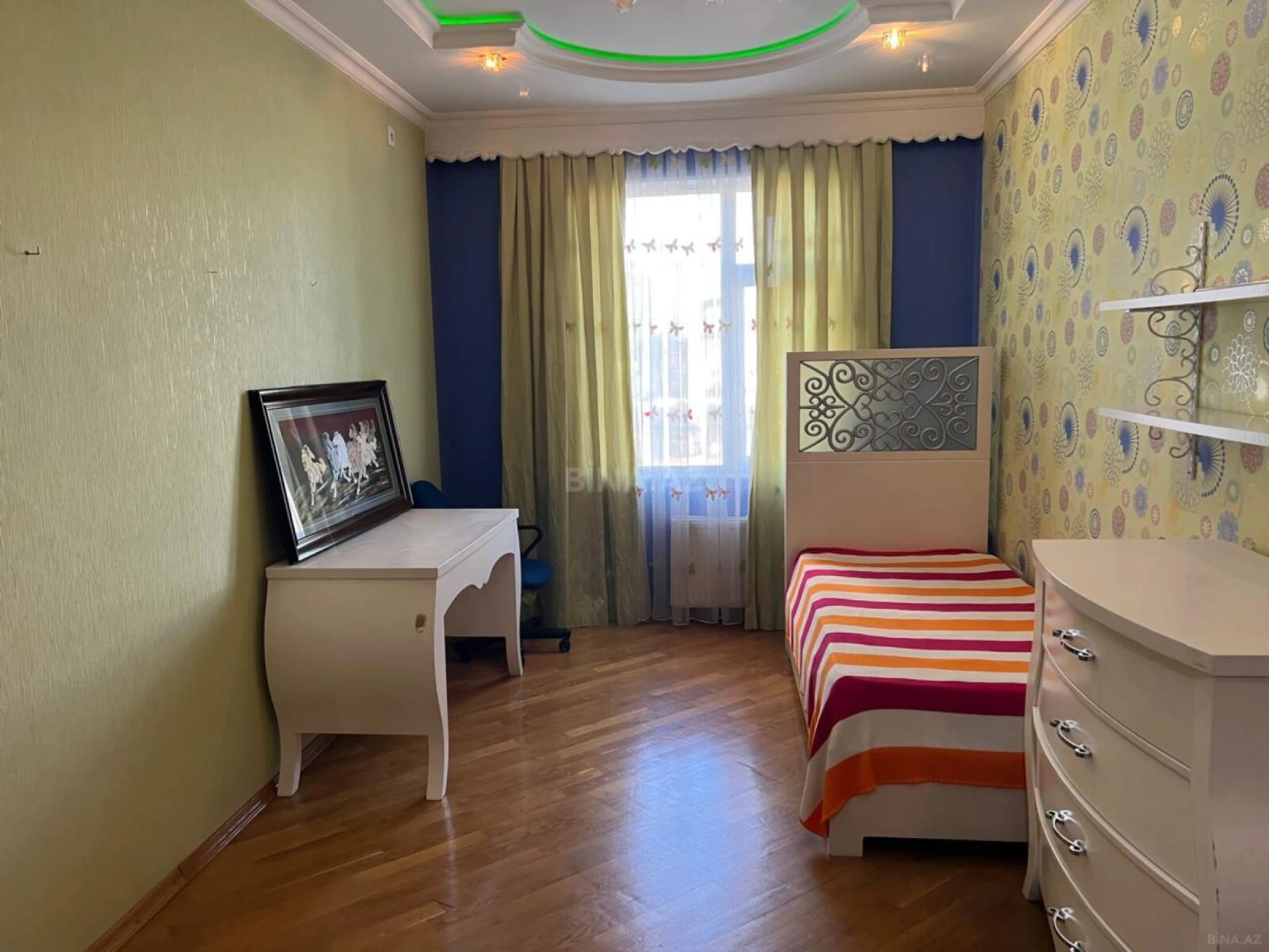 Kirayə verilir 4 otaqlı mənzil 161 m²