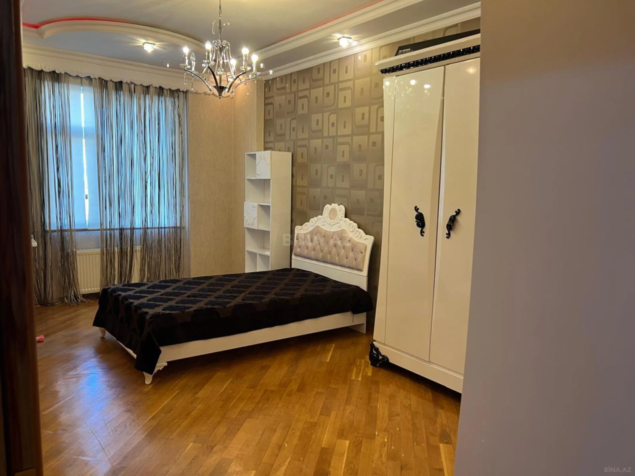 Kirayə verilir 4 otaqlı mənzil 161 m²