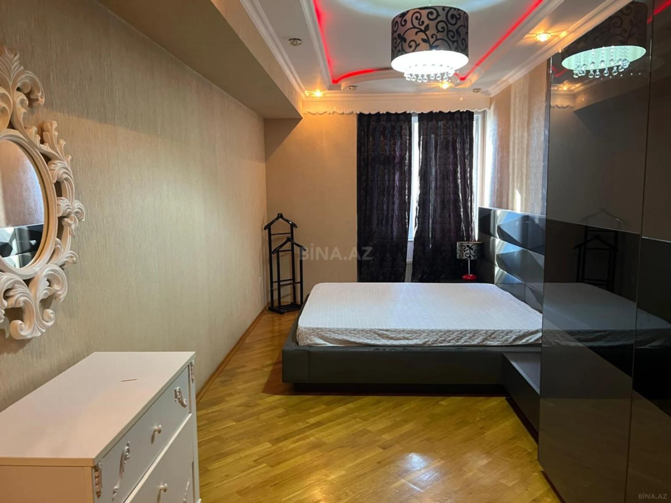 Kirayə verilir 4 otaqlı mənzil 161 m²