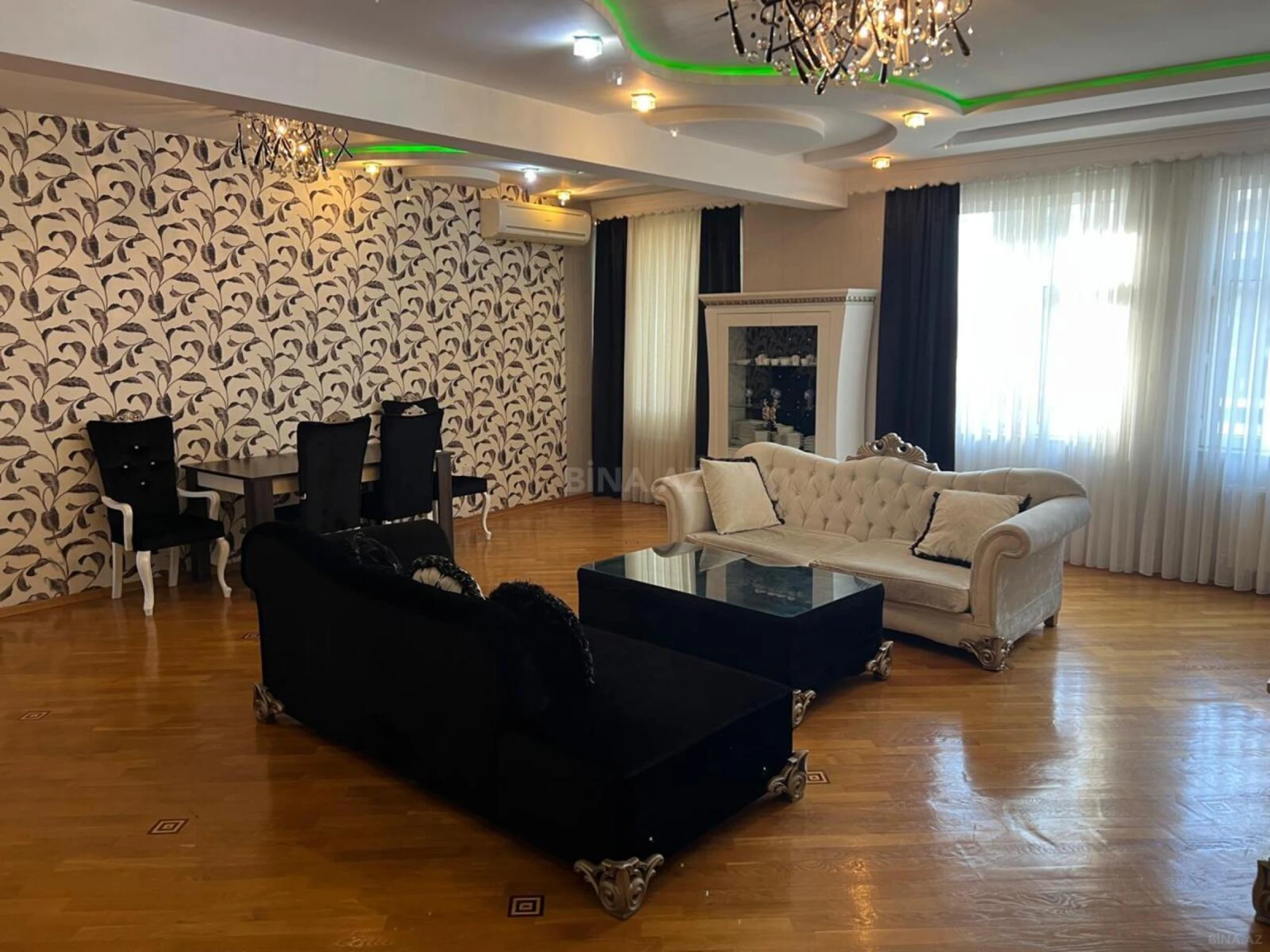 Kirayə verilir 4 otaqlı mənzil 161 m²