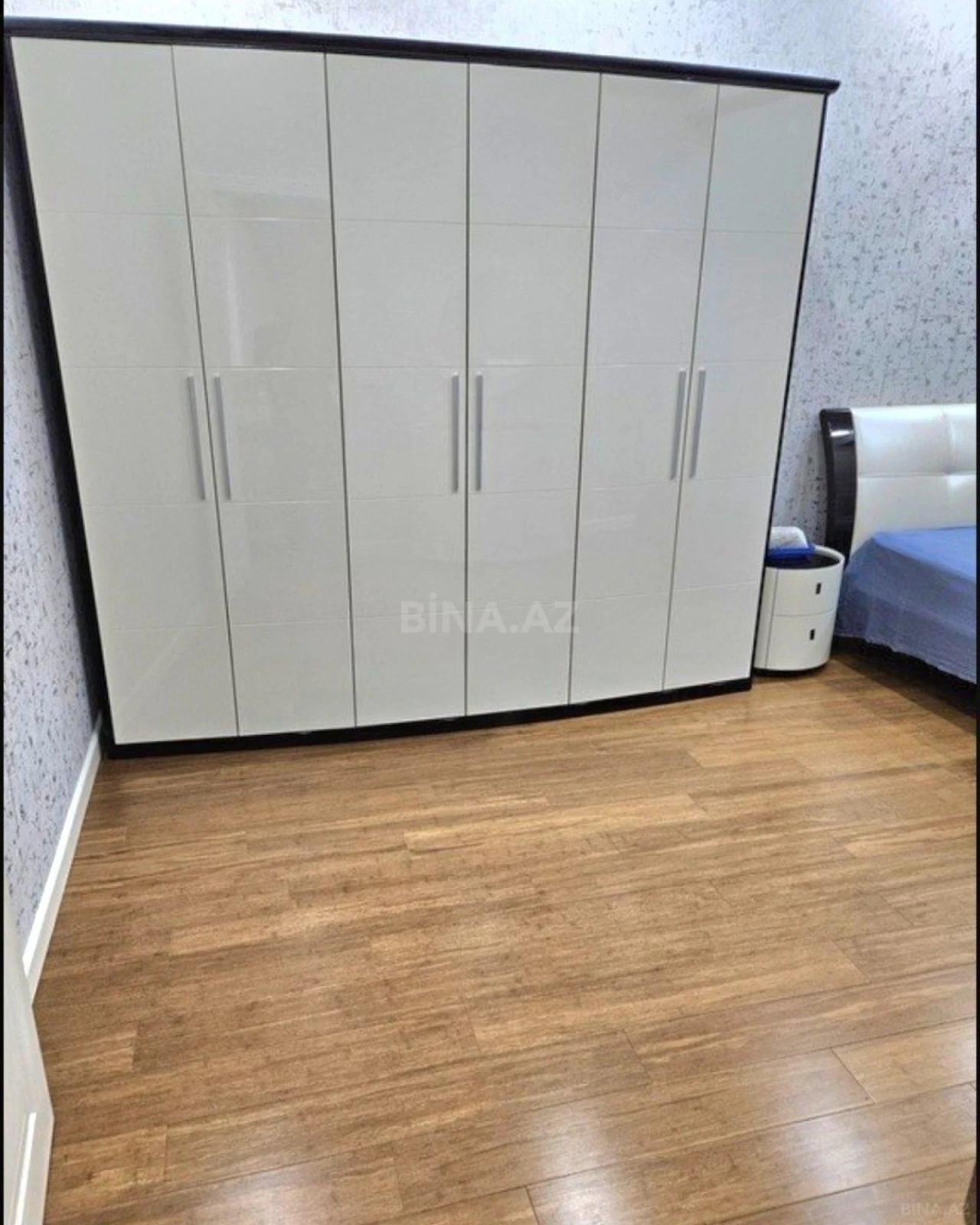 Satılır 2 otaqlı mənzil 78 m²