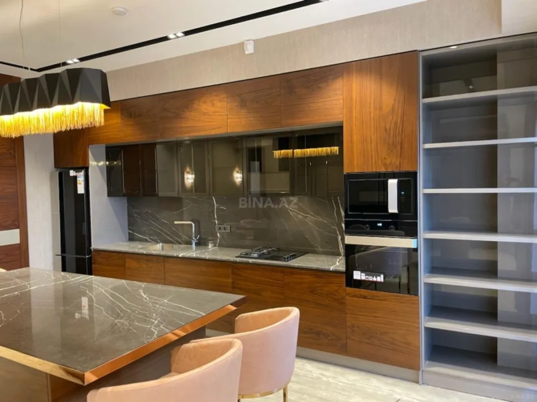 Kirayə verilir 4 otaqlı mənzil 207 m²