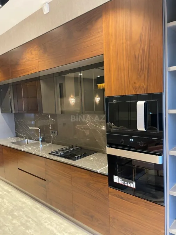 Kirayə verilir 4 otaqlı mənzil 207 m²