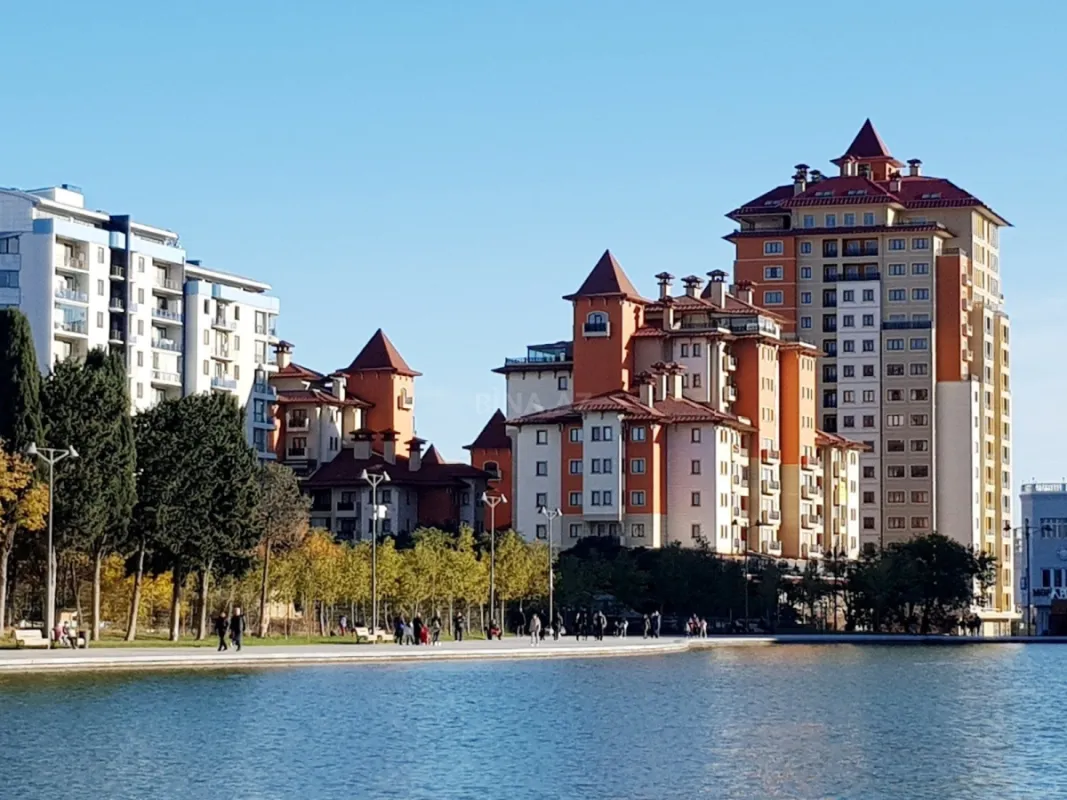 Kirayə verilir 4 otaqlı mənzil 207 m²