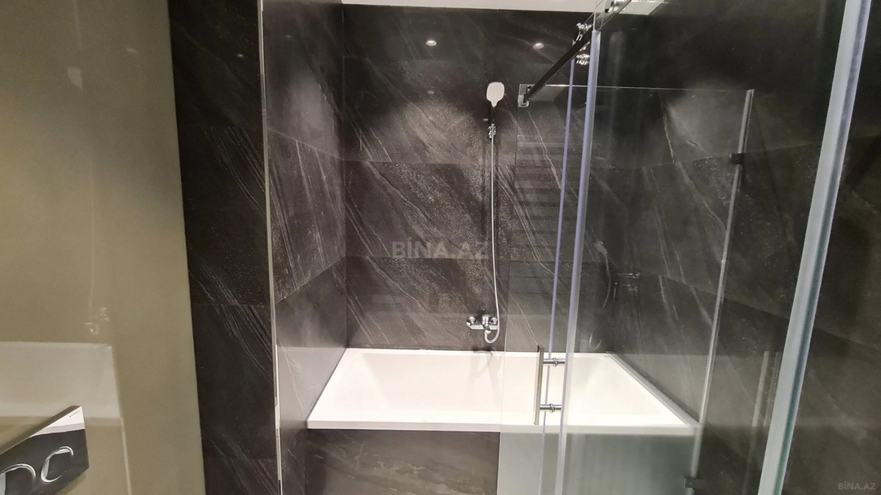 Kirayə verilir 4 otaqlı mənzil 207 m²