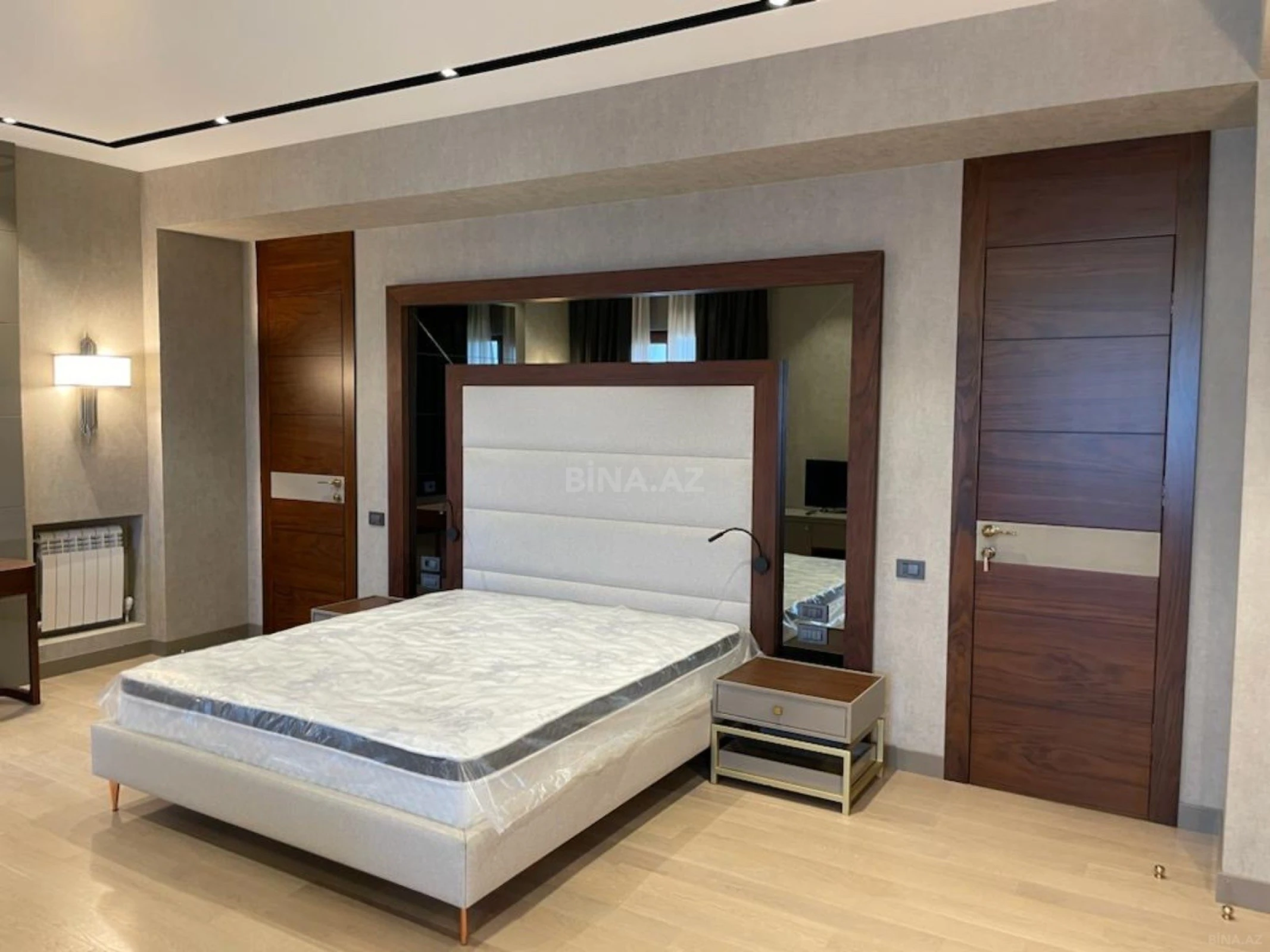 Kirayə verilir 4 otaqlı mənzil 207 m²