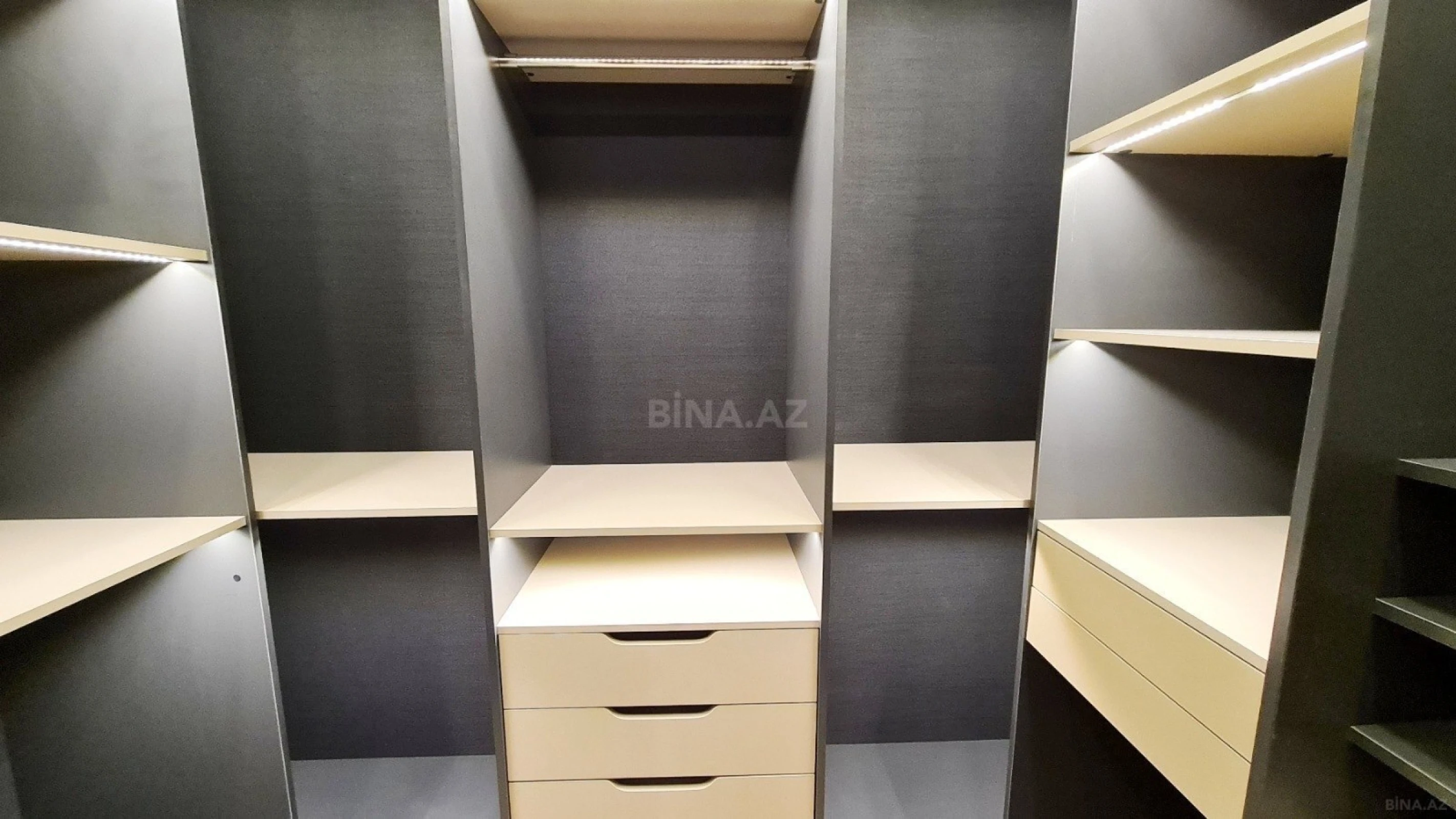 Kirayə verilir 4 otaqlı mənzil 207 m²