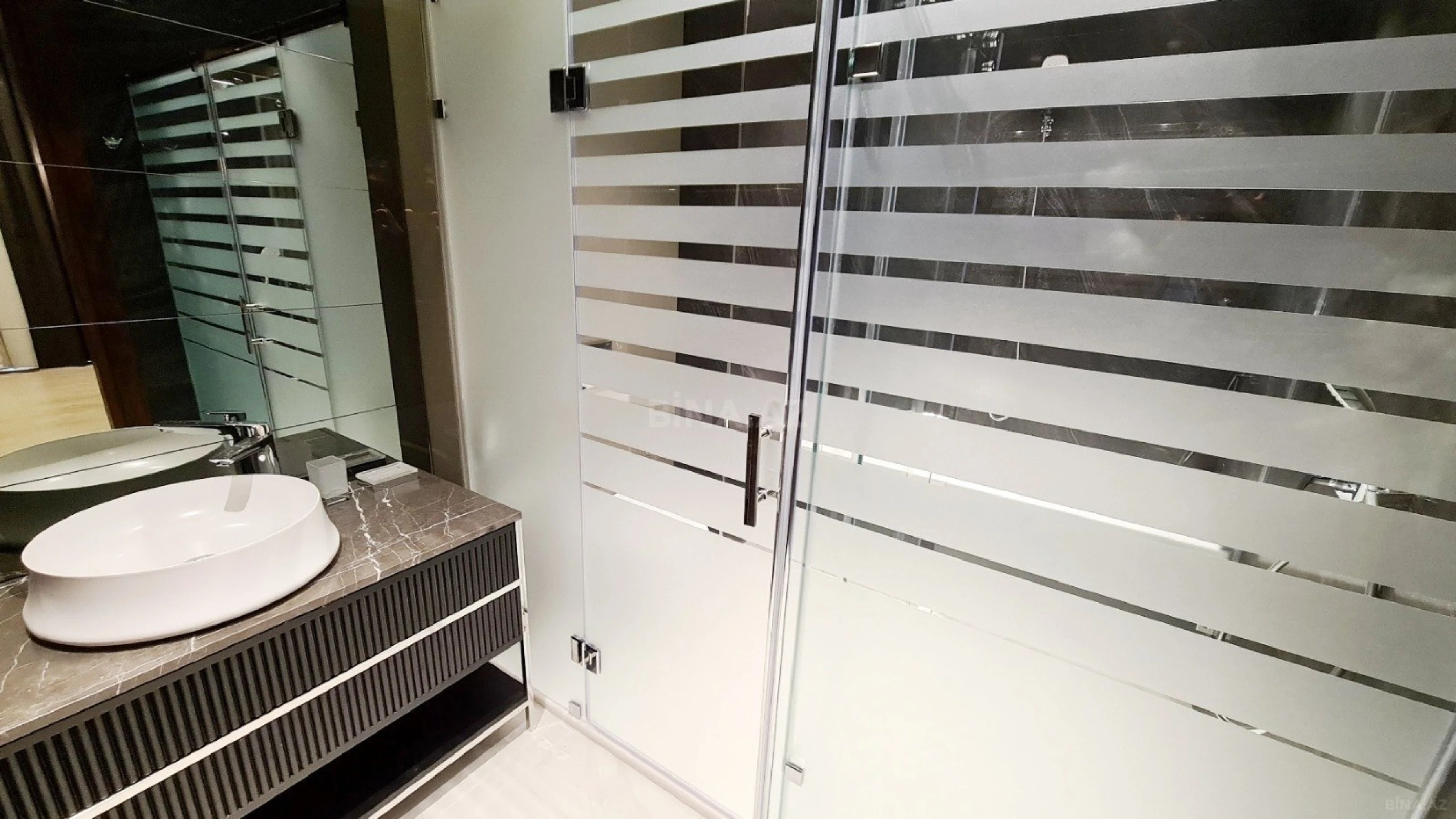 Kirayə verilir 4 otaqlı mənzil 207 m²