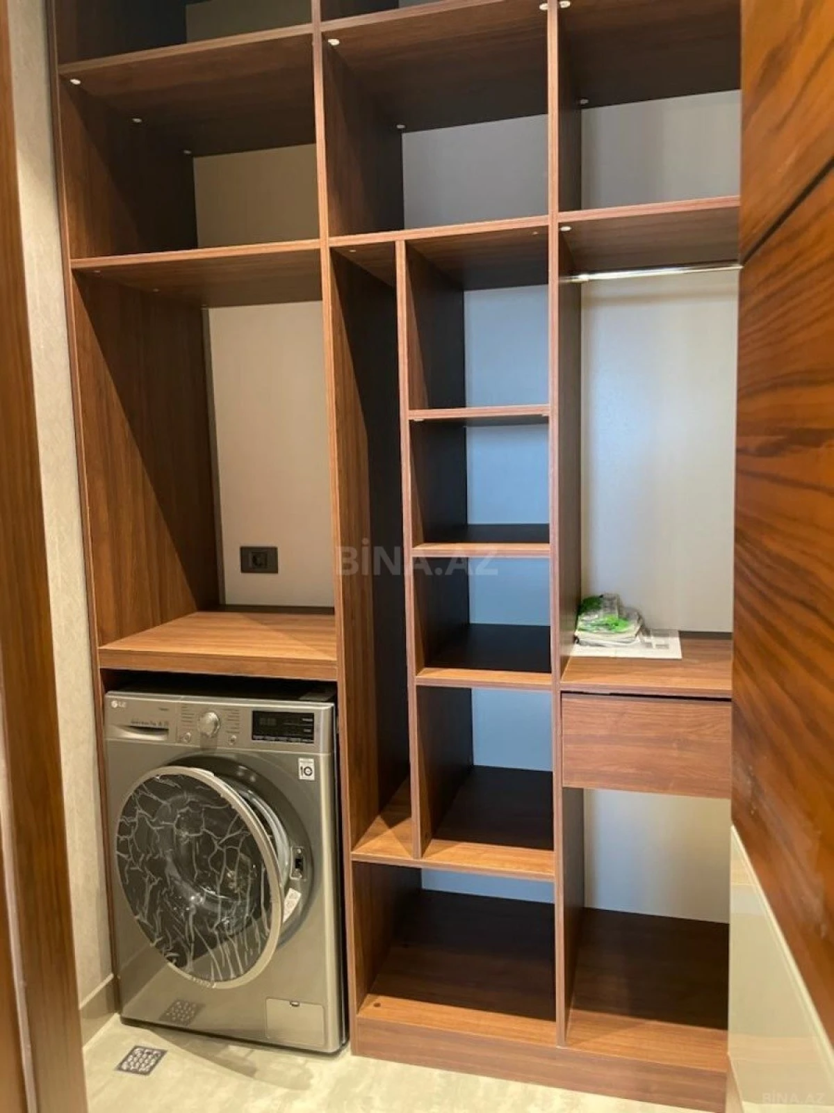 Kirayə verilir 4 otaqlı mənzil 207 m²