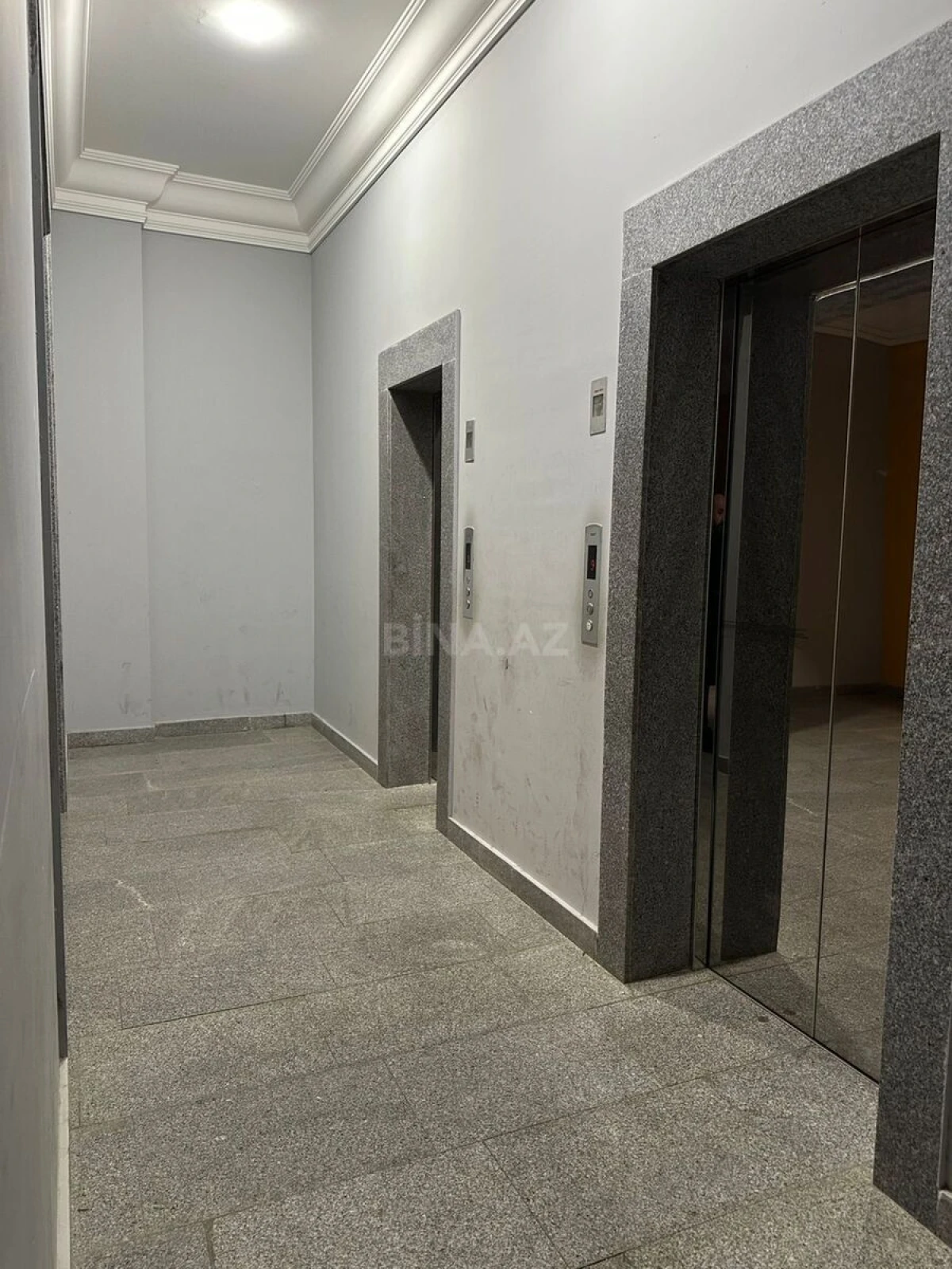 Satılır 3 otaqlı mənzil 98 m²