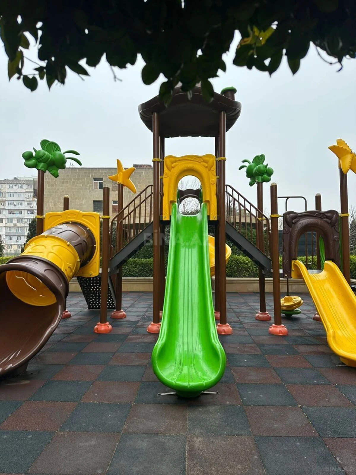 Satılır 3 otaqlı mənzil 98 m²